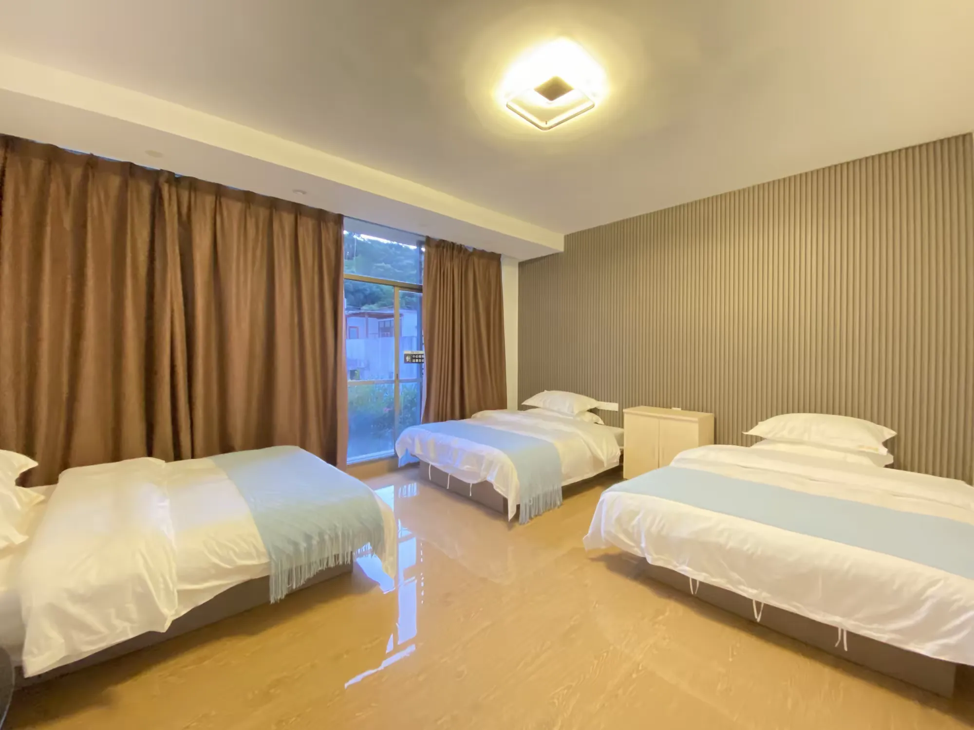 简篇-自游人•赏泉路76号-7房12床|私汤泡池 |桌球|ktv|