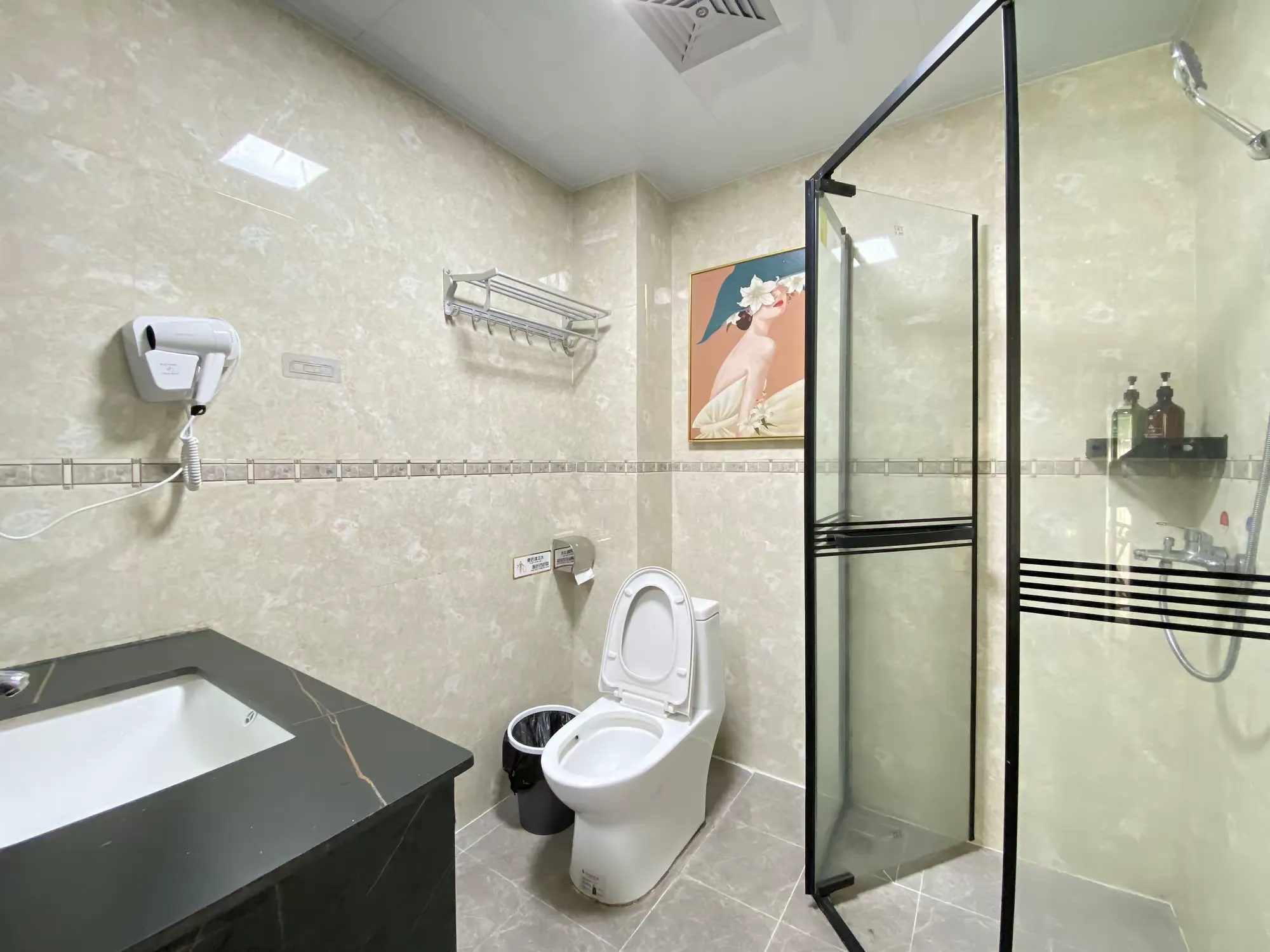 简篇-自游人•赏泉路76号-7房12床|私汤泡池 |桌球|ktv|