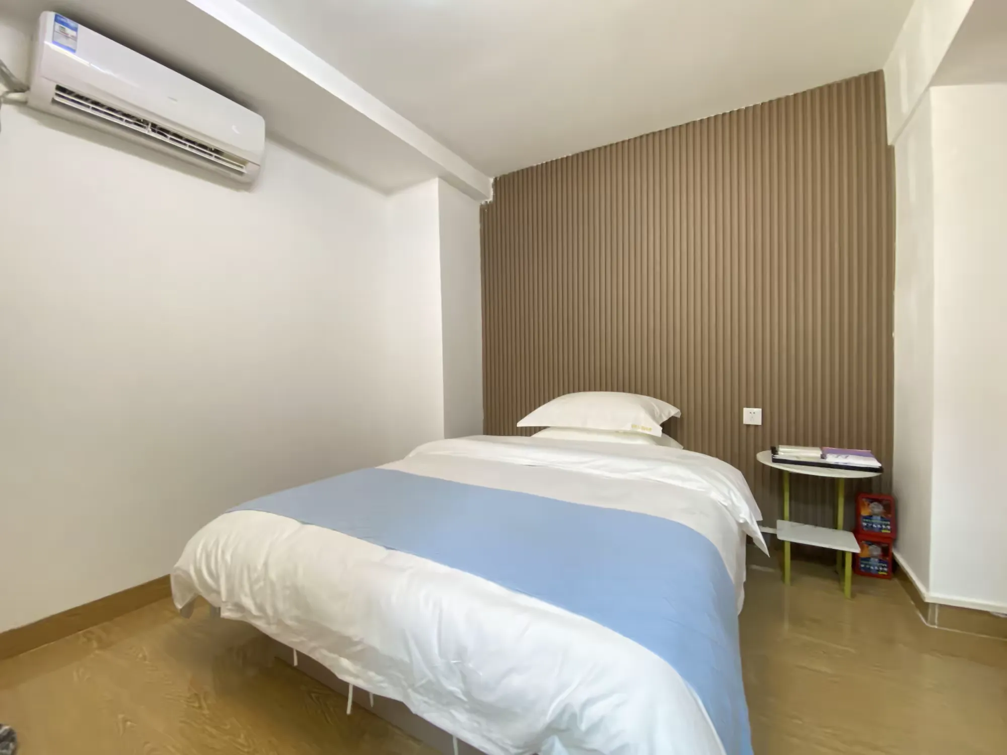 简篇-自游人•赏泉路76号-7房12床|私汤泡池 |桌球|ktv|