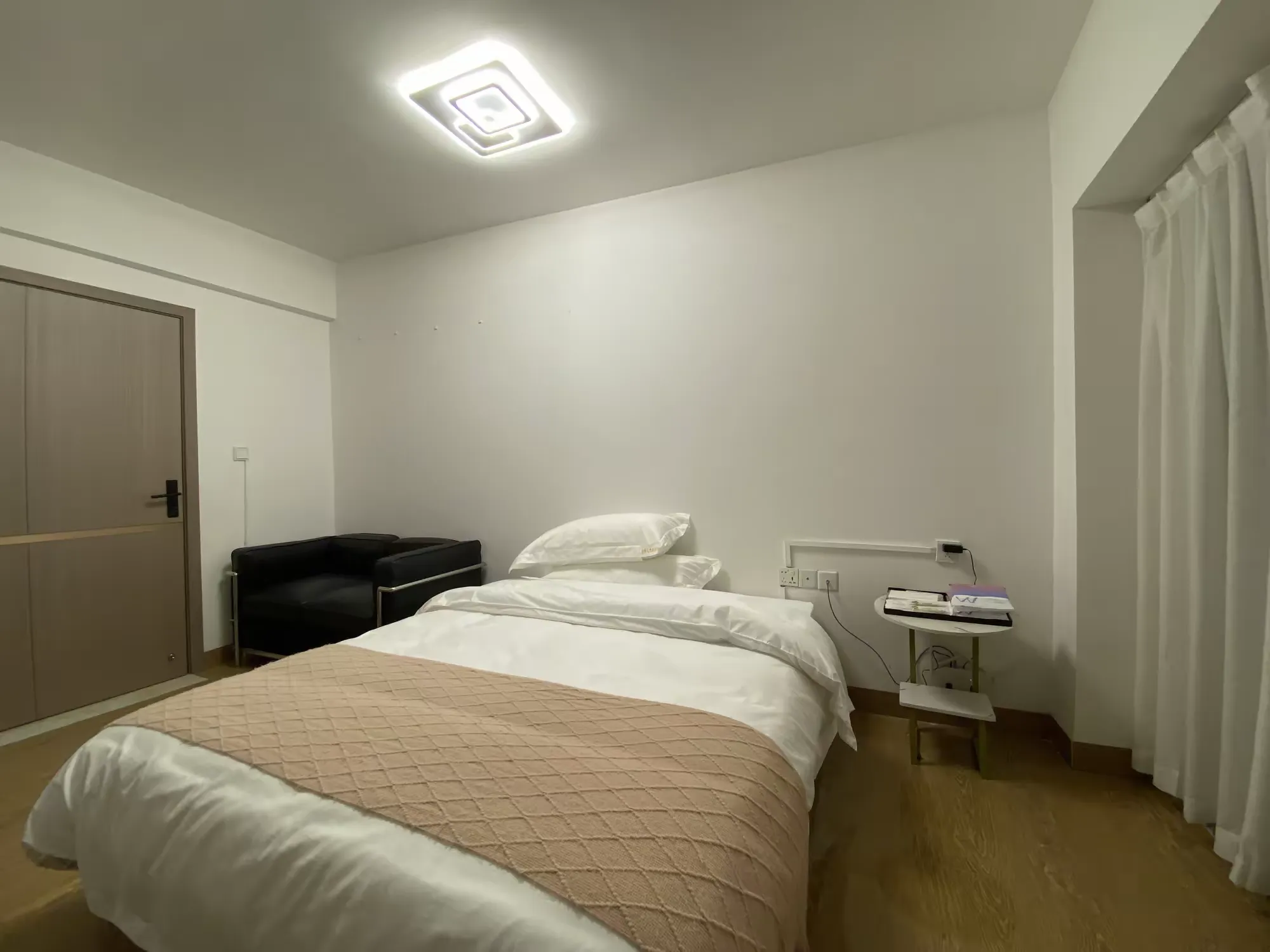 简篇-自游人•赏泉路76号-7房12床|私汤泡池 |桌球|ktv|