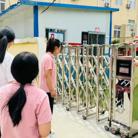 西网幼儿园开展五一劳动节放假前安全排查活动