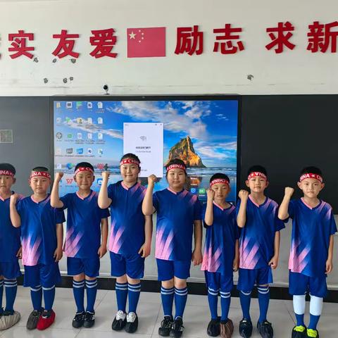 “奔跑吧，少年”滴道学校“扬帆杯”足球联赛——二年三班纪实