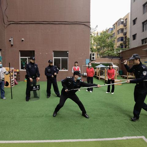 【新城学前·校园安全】警园联动筑安全——宋庆龄育儿中心反恐防暴安全演练