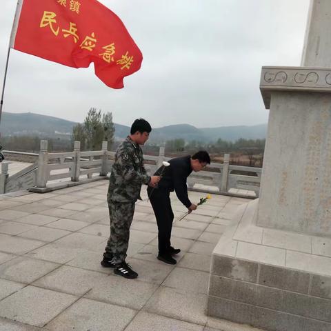 清明祭扫缅怀先烈 汲取力量再进发——牛泉镇基干民兵清明节开展祭奠英烈活动