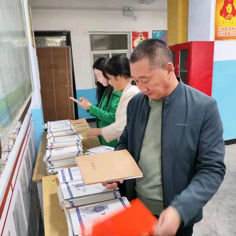 以查促优，深耕教学——大王教育集团莅临大王三小检查教案作业，夯实育人根基