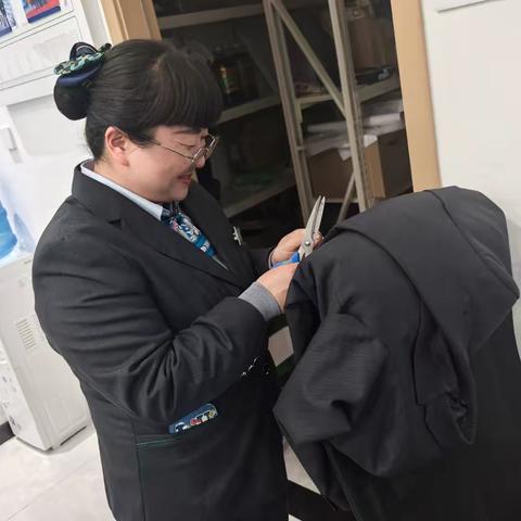 一针一线见真情，温暖洒遍大家