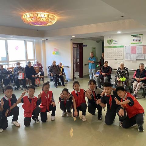 【升旗台】童心敬老，情暖重阳——金柳林外国语学校5.2中队重阳节活动