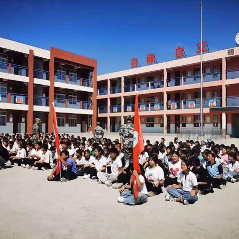 无悔青春，展露风华——洪洲乡中心学校国防教育活动汇报展演