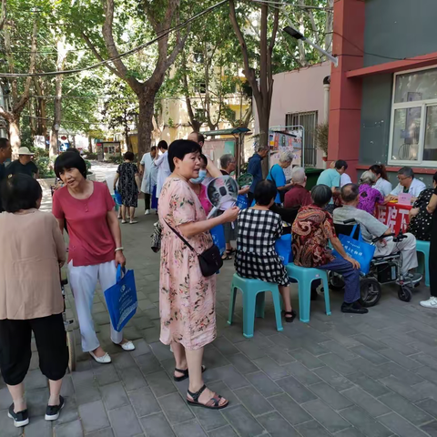 西勘社区社工室开展“情暧社区与爱同行”义诊便民服务活动