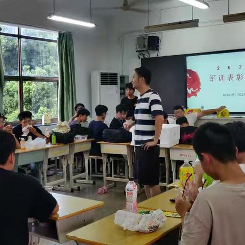 青春正当时 军训展风采—新能源2402班召开班会活动