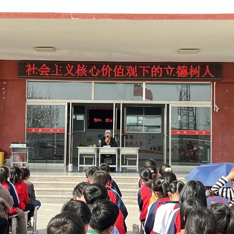 全环境立德树人——东盘中学组织开展“五老”公益宣讲活动