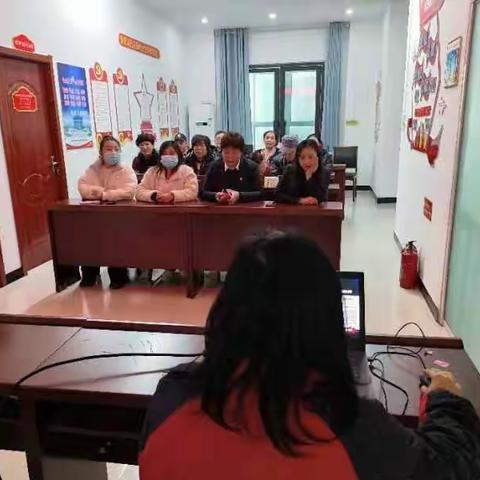 主题教育进行时 | 落实党员“双报到” 党的政策宣讲进社区