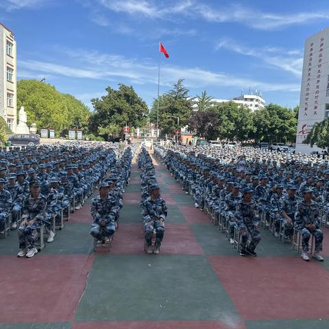 “感恩的心，感谢一路有您”——漯河市第五初级中学交通路校区感恩励志教育报告会