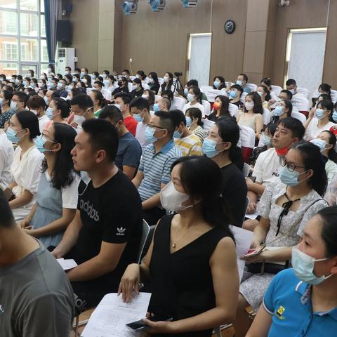 感恩遇见  静待花开——长沙市雨花区教育局第一幼儿园   2022年秋季新生家长会