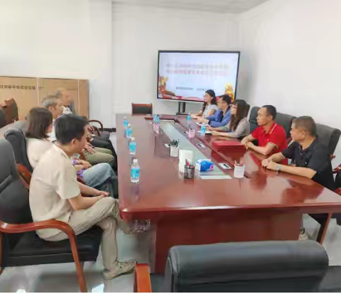 因“膳”而聚，“味”爱而来 ——德庆县凤村中学2025年春季学期食品安全和膳食经费管理暨校园膳食监督家长委员会例行检查、陪餐工作简报