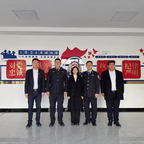 警银携手庆佳节 共筑平安新防线——丹东东港支行走访慰问一线警察