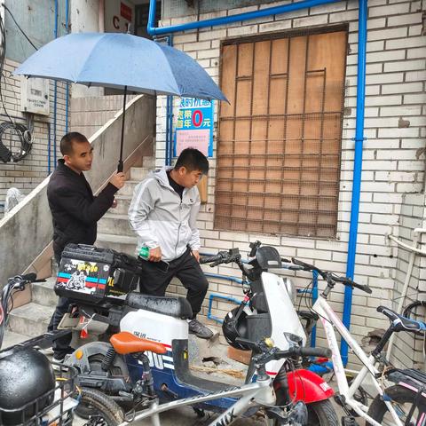 市人大代表彭晟亮深入侨苑新村调研 创新思路破解水改资金难题