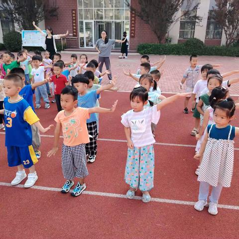 快乐童心    爱的陪伴