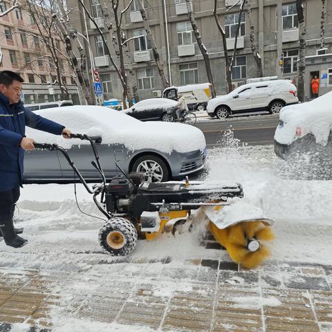 闻雪而动、迎雪而上——六分公司全力开展扫雪铲冰工作