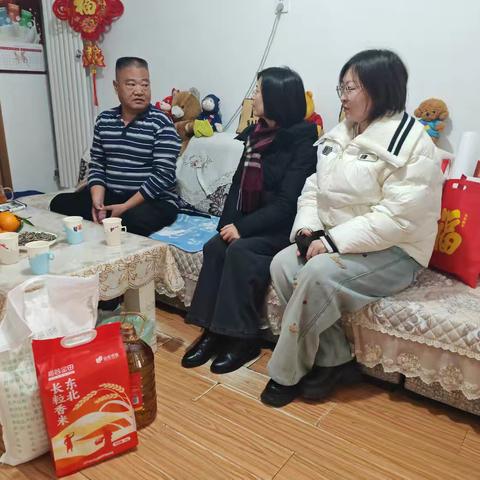 派驻十组党支部到“双报到”社区开展迎新年慰问活动