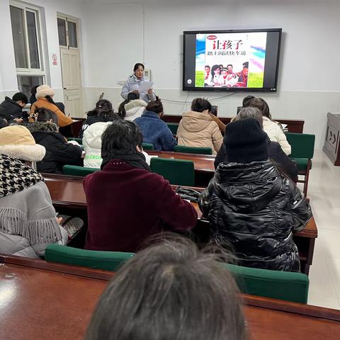 濮阳市油田第十二中学小学部组织召开“阅读提素养  关爱架桥梁”读书分享和教育故事分享活动