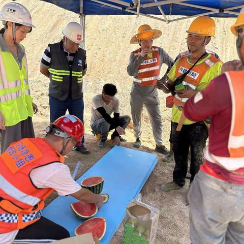 南头直升机场迁建工程项目组临时党支部在南直迁建项目2标开展“夏日送清凉”党日主题活动