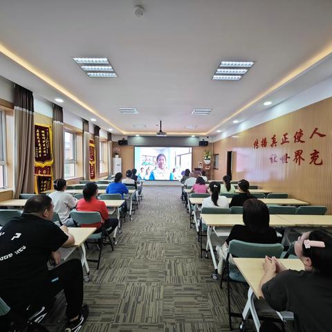 【能力提升年】教职工、幼儿家长共同学习消防安全知识