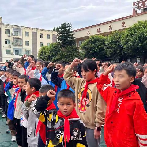 传承红色基因 接力光荣使命 民生小学少先队新队员入队仪式