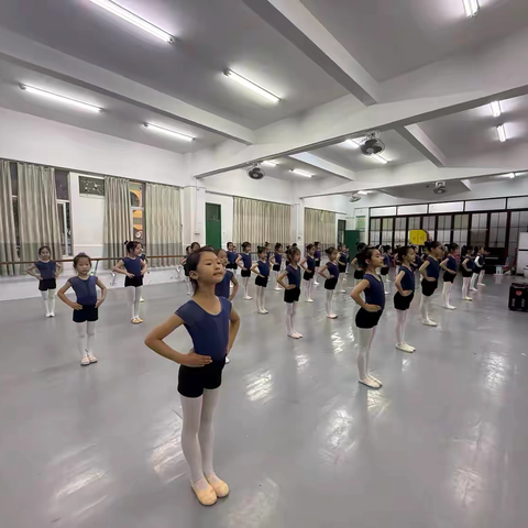 舞姿初绽  童趣飞扬——琼海市实验小学一年级舞蹈社团成果展示