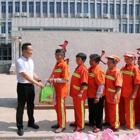 炎炎夏日送清凉  情系一线暖人心——曹范商会、区新联会曹范分会开展夏日慰问活动
