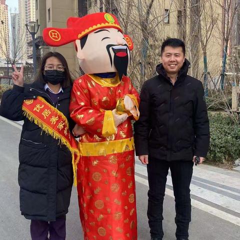 财神到！财神到！欣海苑物业“财神爷”派糖果送财福