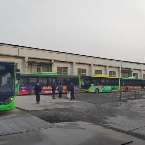 寒意“加浓”，保障“加码”，巩义市公共交通运输有限公司圆满完成公交车辆审验任务，确保冬季行车安全！