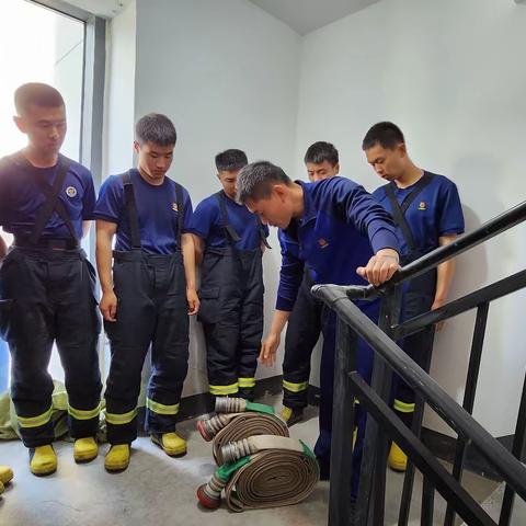 【临沂支队】双岭路特勤站深入辖区高层住宅小区开展扑救高层建筑火灾专项训练