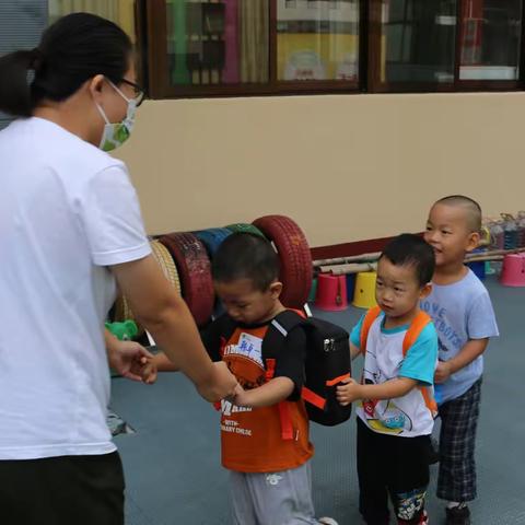 建北幼儿园-小二班宝宝们的一日生活掠影！