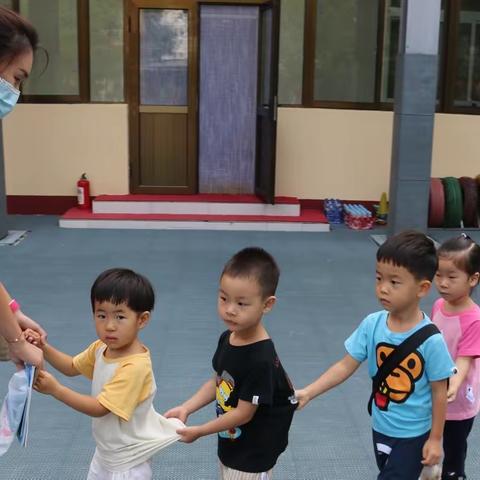 建北幼儿园-小一班宝宝们的一日生活掠影！