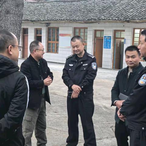 打好食堂“保胃战” 护航学生盘中餐 ——甘堰土家族乡中学开展校园餐陪餐活动