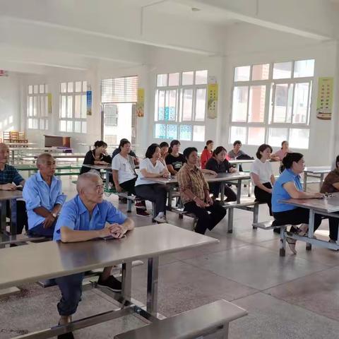 甘堰土家族乡中学：打开后厨“透明门”，家校携手“护舌尖”