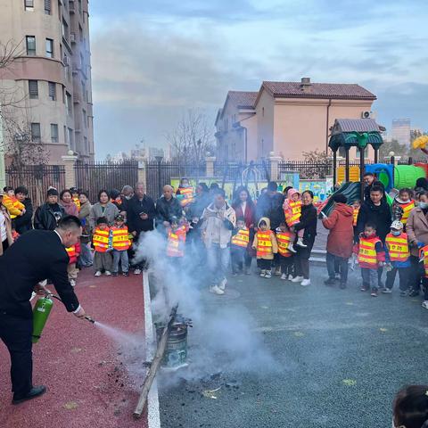 🧯预防不以山海远，共赴安全恰逢时🔥 ——乌鲁木齐幼教集团经开区天鹅湖幼儿园消防主题系列活动