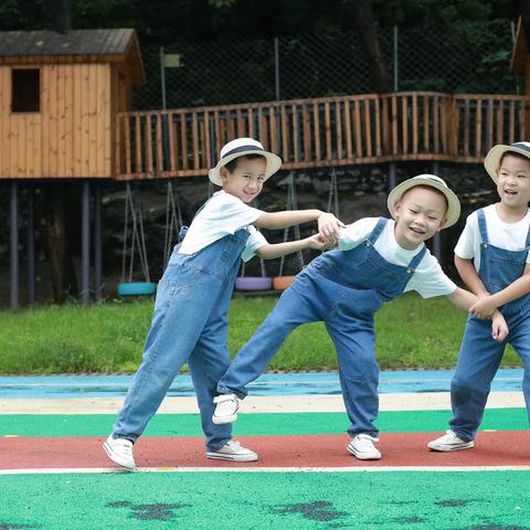 格林幼儿园林景硕小朋友的成长记录册