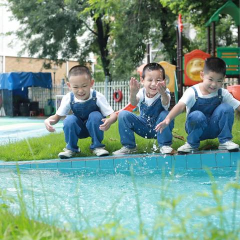 格林幼儿园韦智文小朋友的成长记录册