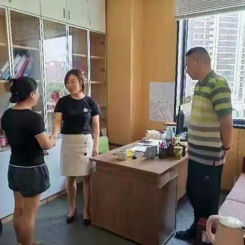 【红色等驾坡】东等社区开展为大病救助家庭服务