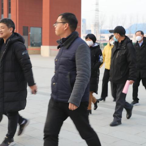 辉县市教体局赵振宁副局长到我校调研疫情后复课情况