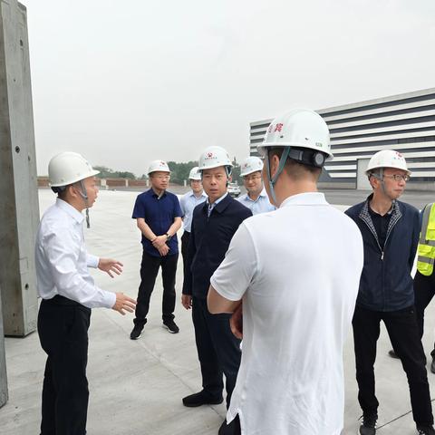 万义辉一行来到市政绿色建材科技产业园调研