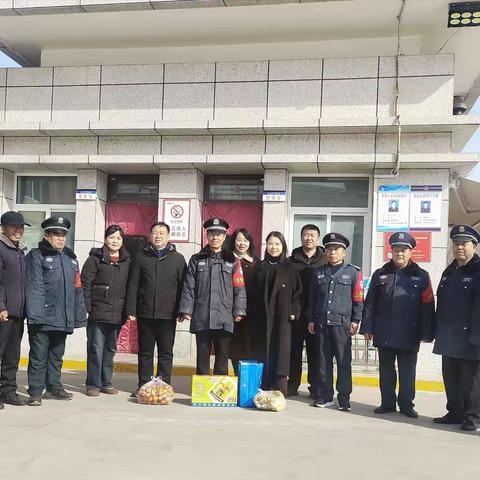 学校领导大年三十慰问春节留校值班工作人员