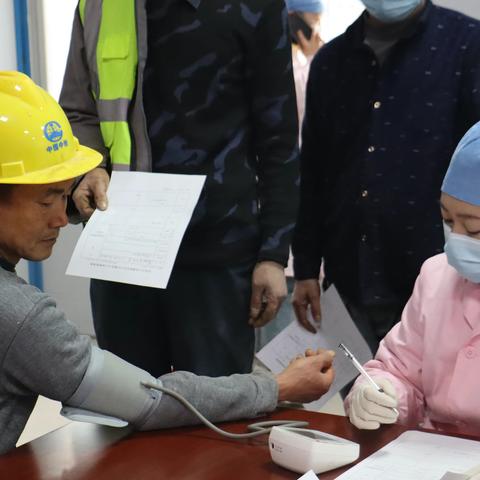 中铁七局武汉地铁12号线开展“职业健康进工地”关爱工友活动