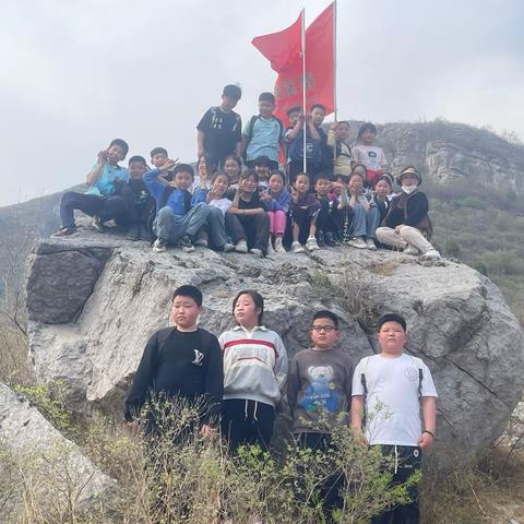 乘“双减”之风     一起“趣”春游——翟家佐村学校2024年春季徒步越野活动