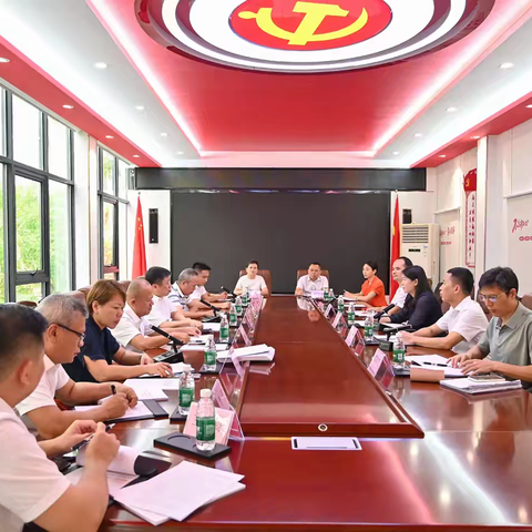 潘国华到民营企业和商会组织走访调研