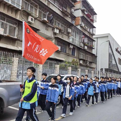 踏青赏春光，快乐健康行！ ——八（10）班春日远足小记