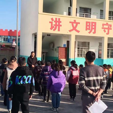 后杨香小学防拥挤踩踏主题班会和应急演练