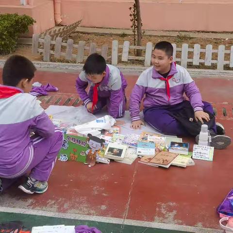 紫玉兰下的集市——栖霞市实验小学四年级十班跳蚤市场活动纪实